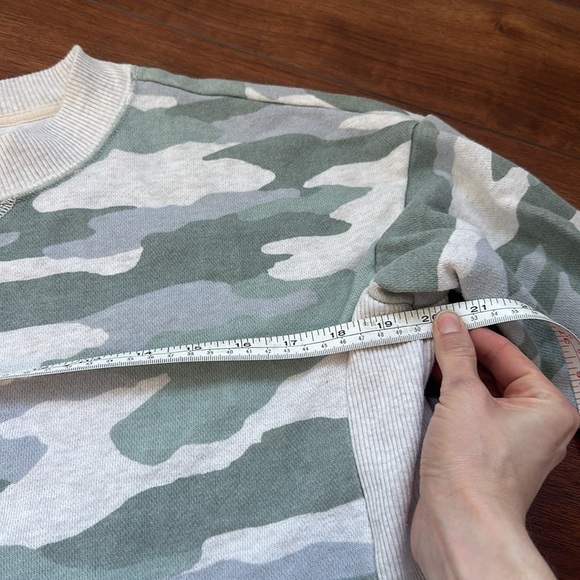 Aerie Camo Crew Neck Sweatshirt with Vented Sides Size Small - Picture 3 of 5